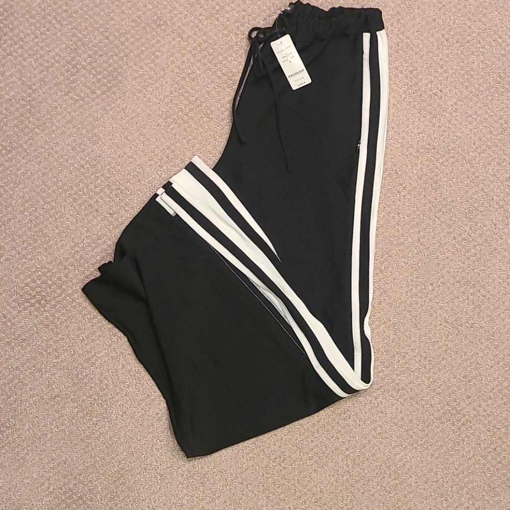 NWT BEBE BLK/WHT WIDE LEG ANKLE SLIT TRACK PANTS 6